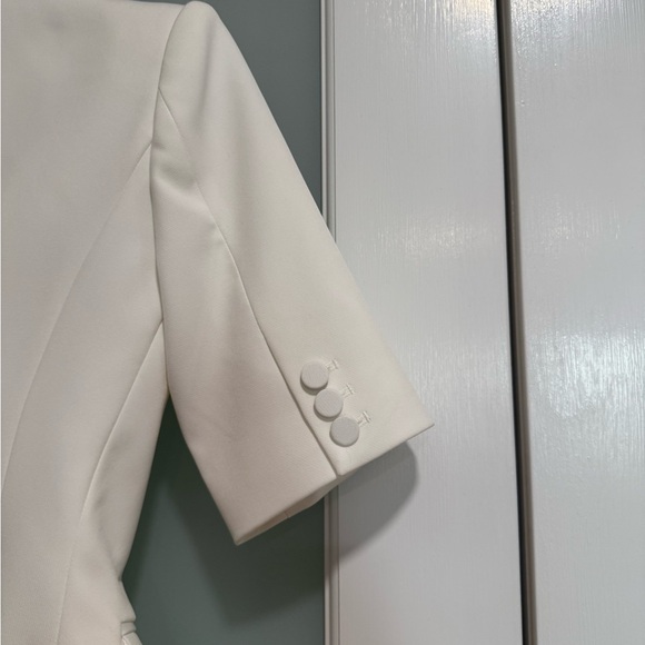 GENERATION LOVE Melbourne Short-Sleeve Blazer Women's White Blazer - Picture 6 of 9